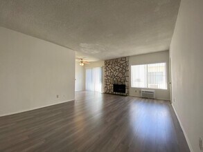 10856 Rose Avenue, in Los Angeles, CA - Foto de edificio - Interior Photo