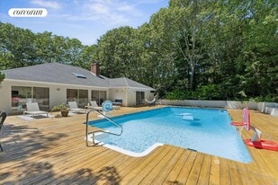 26 Deer Path in Quogue, NY - Building Photo