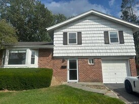 103 Wayne St in Jericho, NY - Building Photo