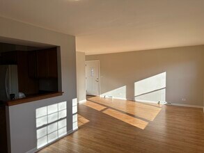 1688 Locust St in Des Plaines, IL - Building Photo - Building Photo