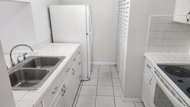 9708 Hammocks Blvd in Miami, FL - Building Photo - Building Photo