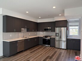 2931 1/2 Denby Ave in Los Angeles, CA - Building Photo