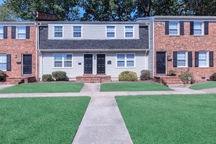 Uptown Apartments in Newport News, VA - Building Photo