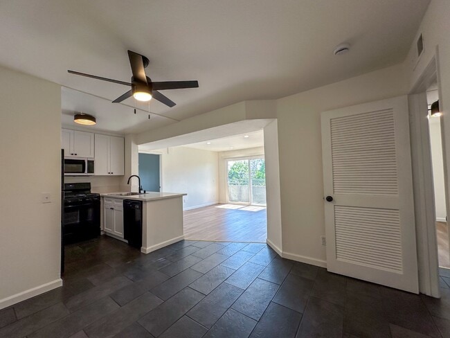 4550 Laurel Canyon Blvd in Los Angeles, CA - Building Photo - Building Photo