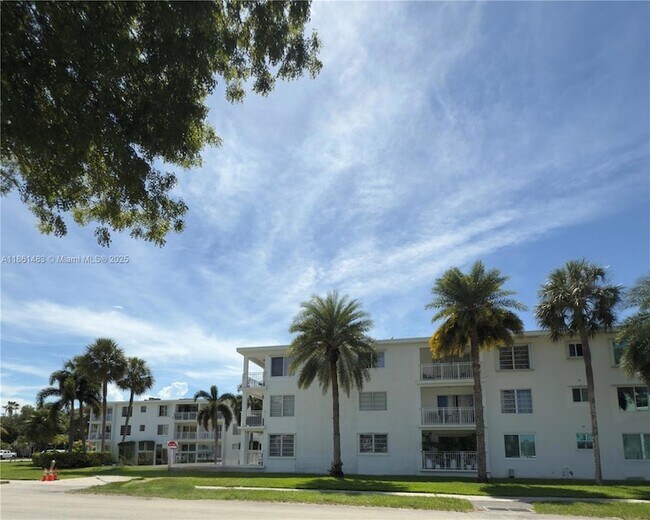 1631 NE 114th St, Unit 107 in Miami, FL - Building Photo - Building Photo