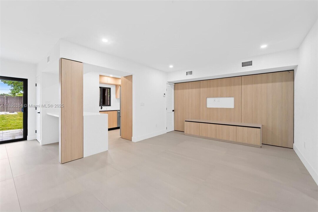 11089 SW 69th Terrace in Miami, FL - Building Photo