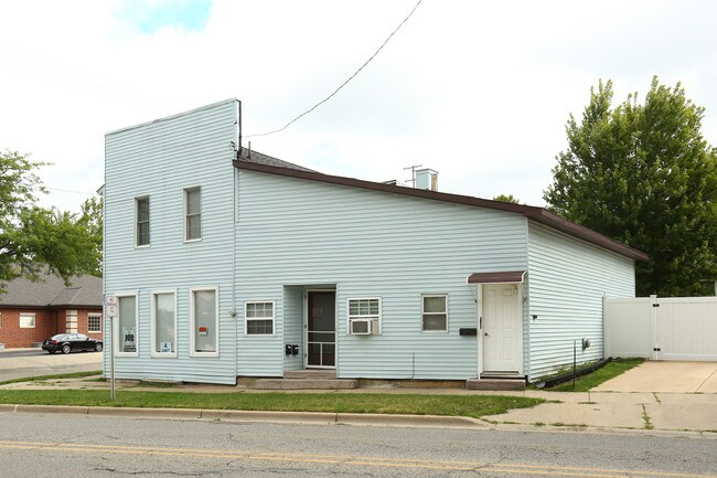 401 Page Ave in Jackson, MI - Building Photo - Building Photo