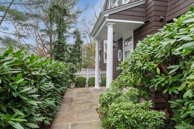 10 Old Jackson Ave in Hastings On Hudson, NY - Building Photo - Building Photo