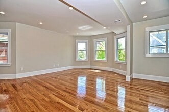 12 Emerald St in Medford, MA - Building Photo - Building Photo