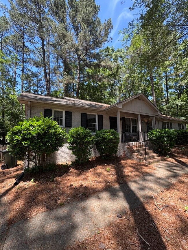 property at 2516 Foxwood Dr
