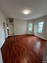 510 Shaler Blvd in Ridgefield, NJ - Foto de edificio - Building Photo