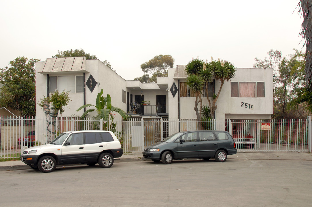 2515 Sycamore Ave in Los Angeles, CA - Foto de edificio