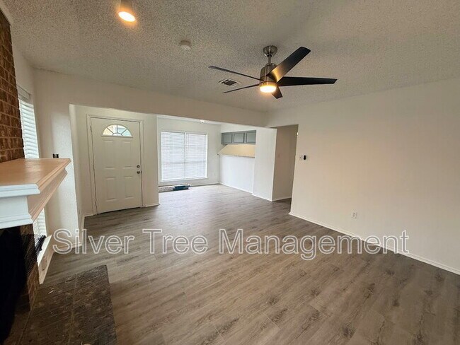 2326 Summer Pl Dr in Arlington, TX - Building Photo - Building Photo