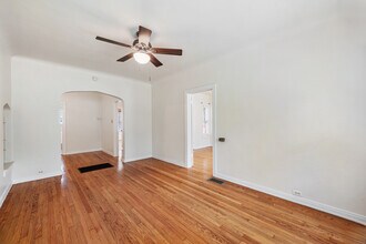 412 E Huisache Ave in San Antonio, TX - Foto de edificio - Building Photo