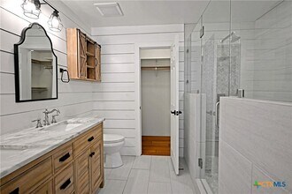 953 River Bank in New Braunfels, TX - Building Photo - Building Photo