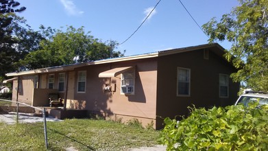 2650 Booker St in Fort Pierce, FL - Building Photo - Other