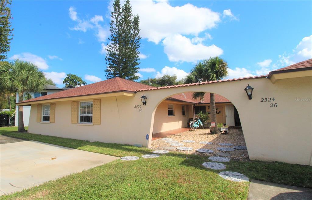 2530 Terry Ln in Sarasota, FL - Building Photo