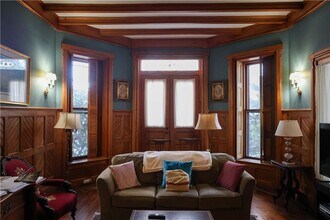 6 Howe Ave in Newport, RI - Foto de edificio - Building Photo