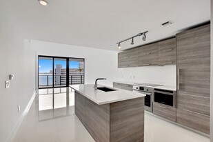 650 NE 32nd St, Unit 706 in Miami, FL - Building Photo