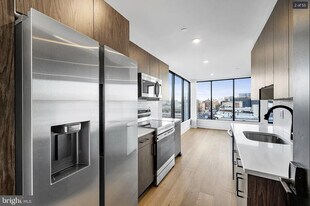 1800 W Girard Ave in Philadelphia, PA - Building Photo