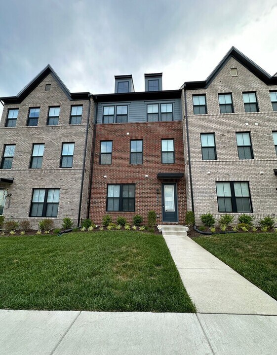 596 Hazel Dr in Henrico, VA - Building Photo