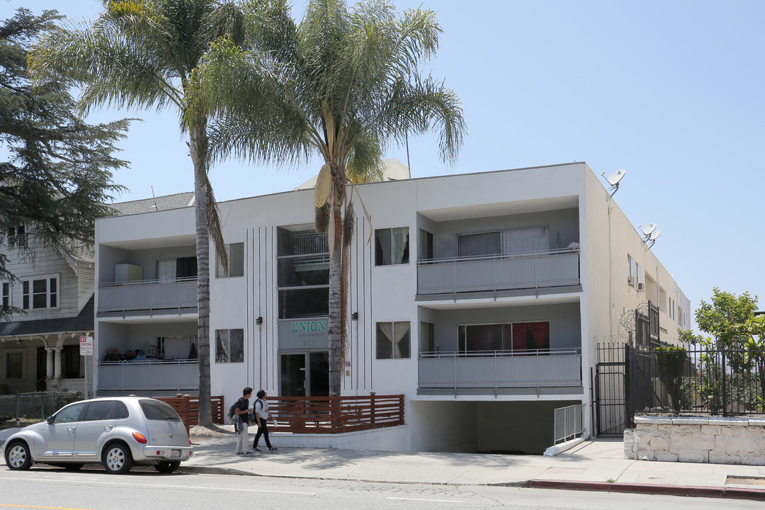 Union Apartments in Los Angeles, CA - Building Photo