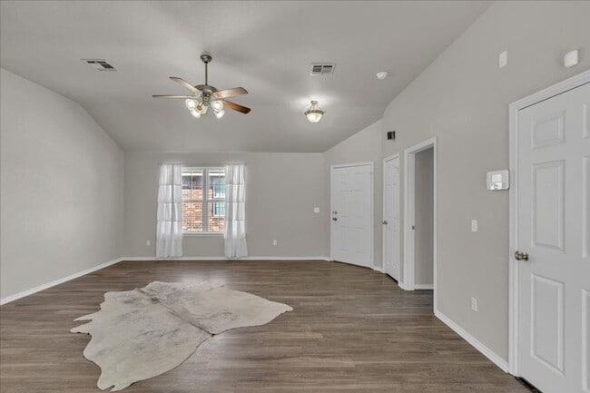 409 Apache Gate Dr in Yukon, OK - Building Photo - Building Photo