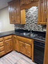 1128 Redbud Ave in McAllen, TX - Foto de edificio - Building Photo