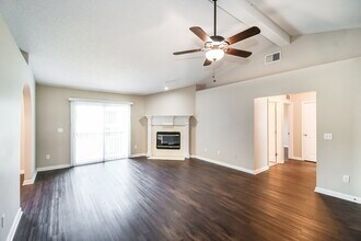 8217 Glasgow Ct in Jacksonville, FL - Building Photo - Building Photo