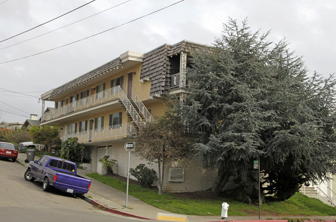 Santa Clara Apartments in Oakland, CA - Building Photo