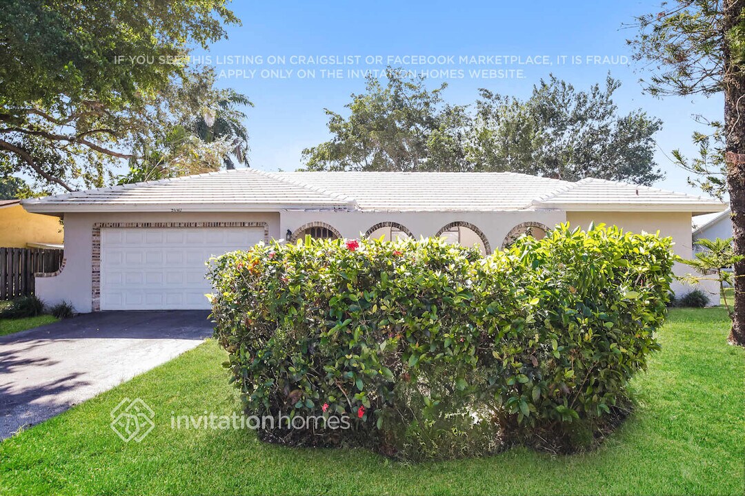 9440 NW 13th St in Plantation, FL - Building Photo