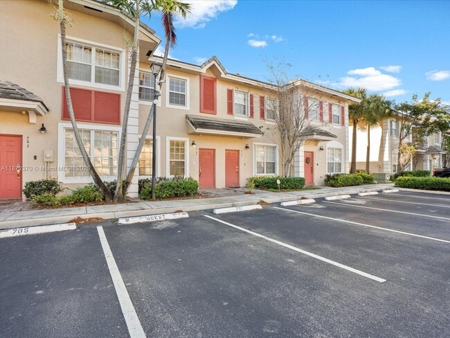 767 NW 42nd Ave in Plantation, FL - Foto de edificio - Building Photo