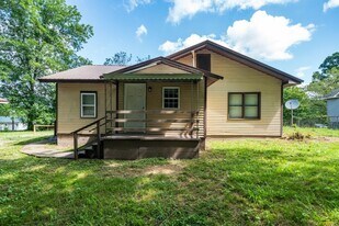305 12th Ave NE in Graysville, AL - Building Photo