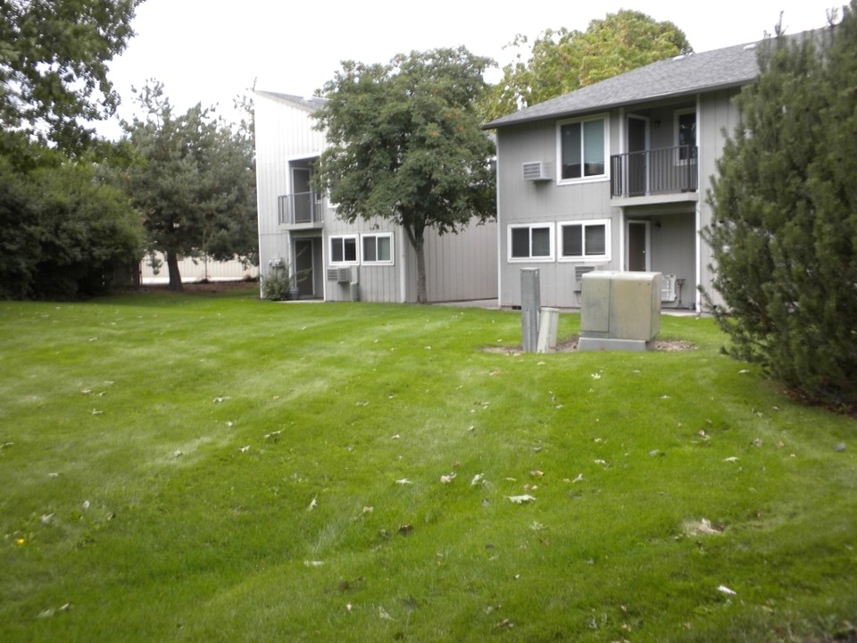 Pinehurst Apartments in La Grande, OR - Foto de edificio