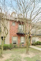 10600 Lakes Blvd in Baton Rouge, LA - Building Photo