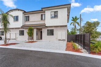 412 SW 1st St in Florida City, FL - Building Photo - Building Photo