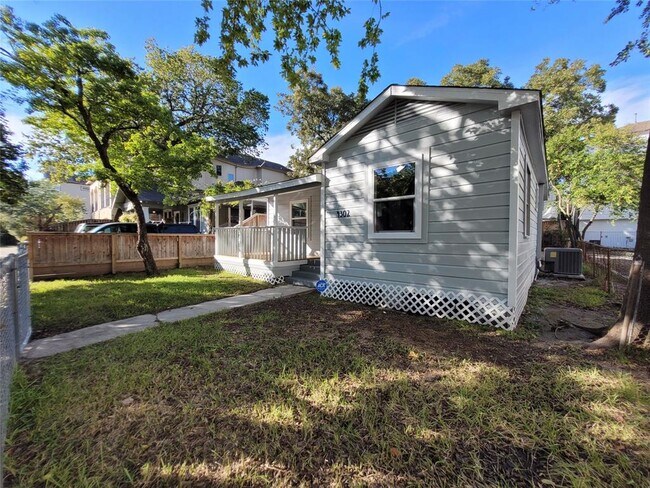 4302 Dickson St in Houston, TX - Building Photo - Building Photo