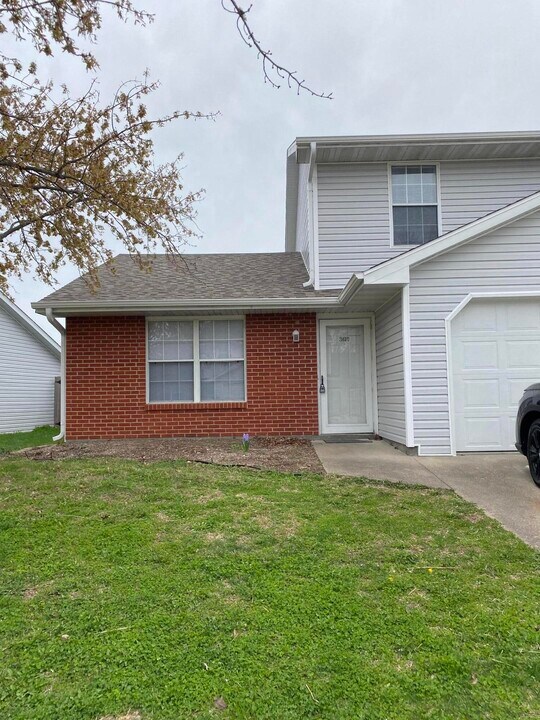 3610 Prescott Dr in Columbia, MO - Building Photo