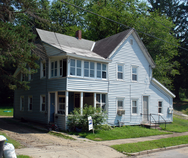 57 Wells St in Gloversville, NY - Foto de edificio - Building Photo