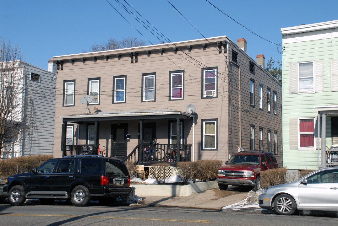 61 Louis St in New Brunswick, NJ - Building Photo