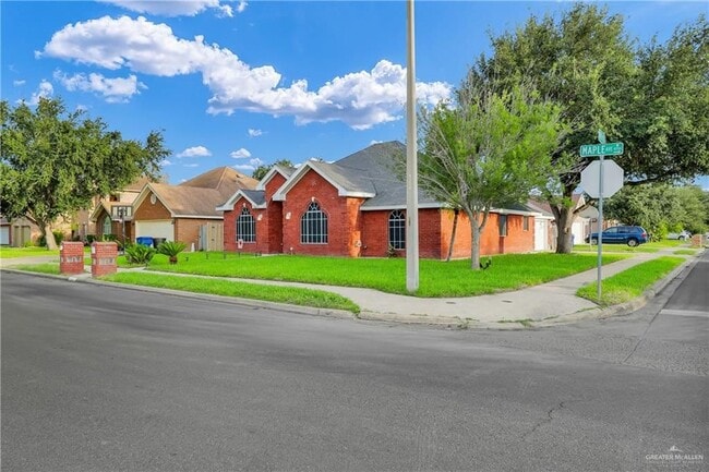 4621 W Maple Ave in McAllen, TX - Foto de edificio - Building Photo