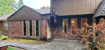 18914 Ballinger Way NE in Lake Forest Park, WA - Building Photo