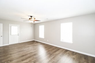 238 Timberlake Dr in Benton, AR - Foto de edificio - Building Photo