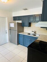 2216 Wilson St in Hollywood, FL - Building Photo - Building Photo
