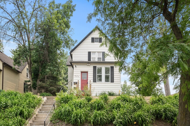 422 Lawson Ave W, Unit 2 in St. Paul, MN - Building Photo - Building Photo