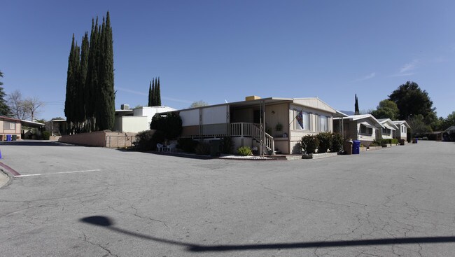 34111 Wildwood Canyon Rd in Yucaipa, CA - Foto de edificio - Building Photo