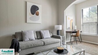 2500 Woodland Park Dr in Houston, TX - Building Photo