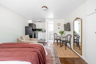 179 W Wilson St in Madison, WI - Building Photo