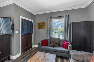 701 Railroad Ave, Unit A in Rodeo, CA - Foto de edificio - Building Photo