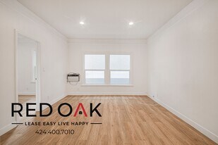 1818 Whitley Ave in Los Angeles, CA - Building Photo